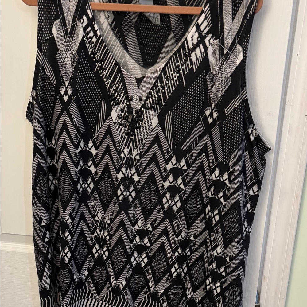 Black and White Geometric Women's Top-Cartherines brand size 1x